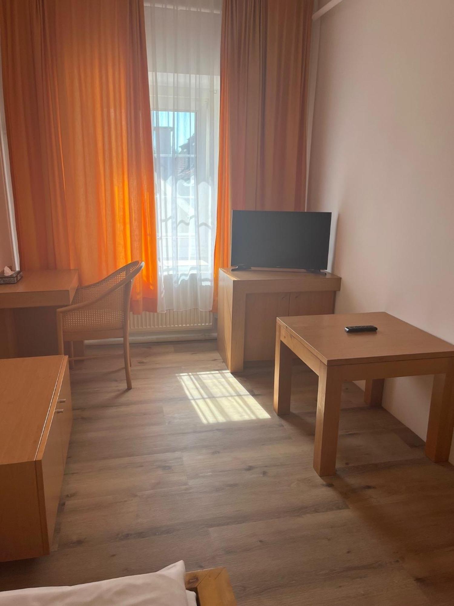 City Hotel Post 16 因河畔布劳瑙 外观 照片